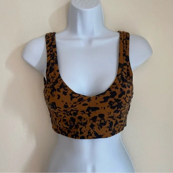 Varley Let's Move Kellam Bra
- Bronze Cheetah. SIZE. SMALL - Picture 4 of 16